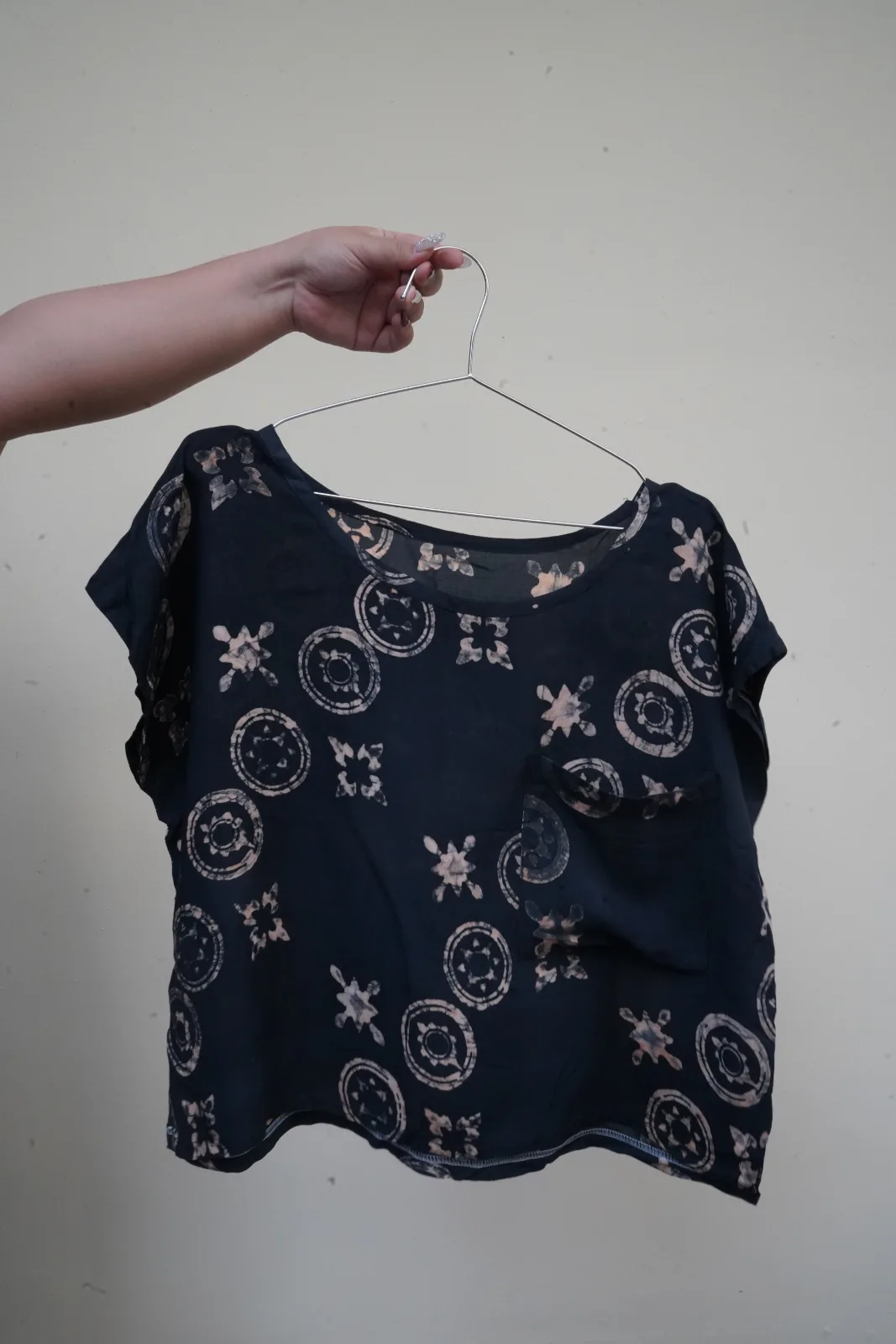 เสื้อสีดำย้อมดิน