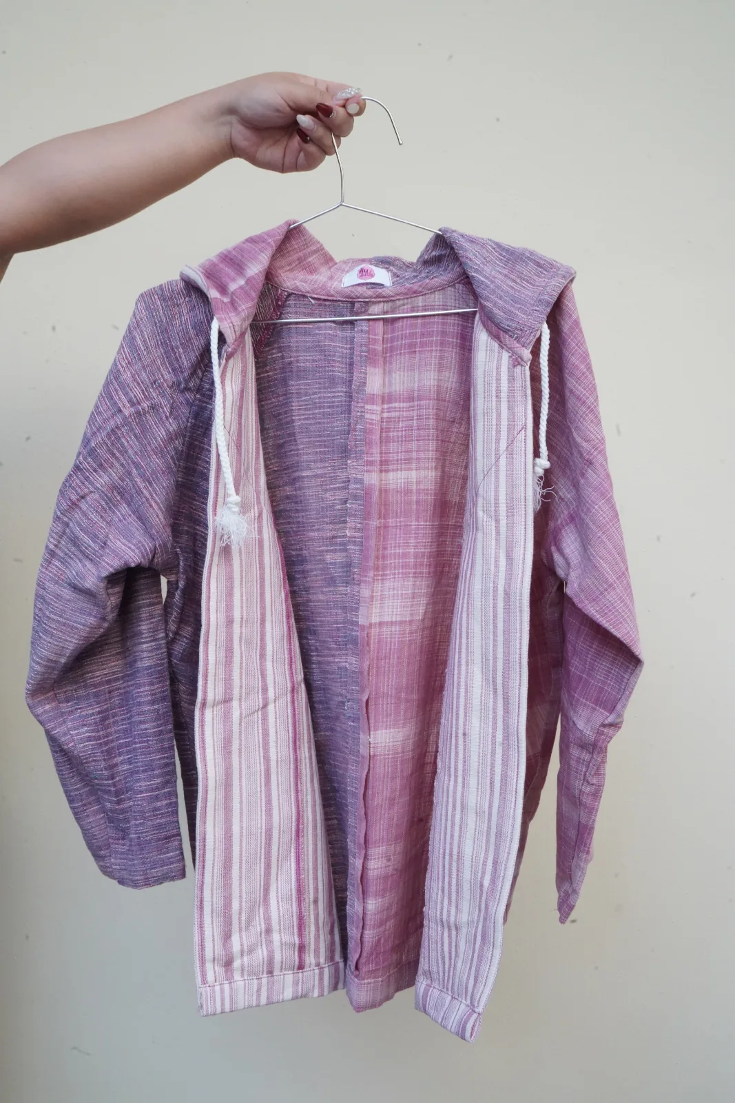 เสื้อคลุมมีหมวกย้อมครั่ง