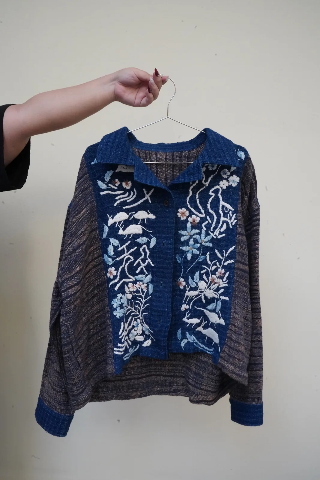 เสื้อภูครามปักดอกไม้